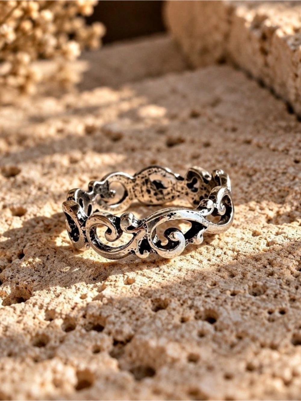 Silver tone Scrollwork Ring
